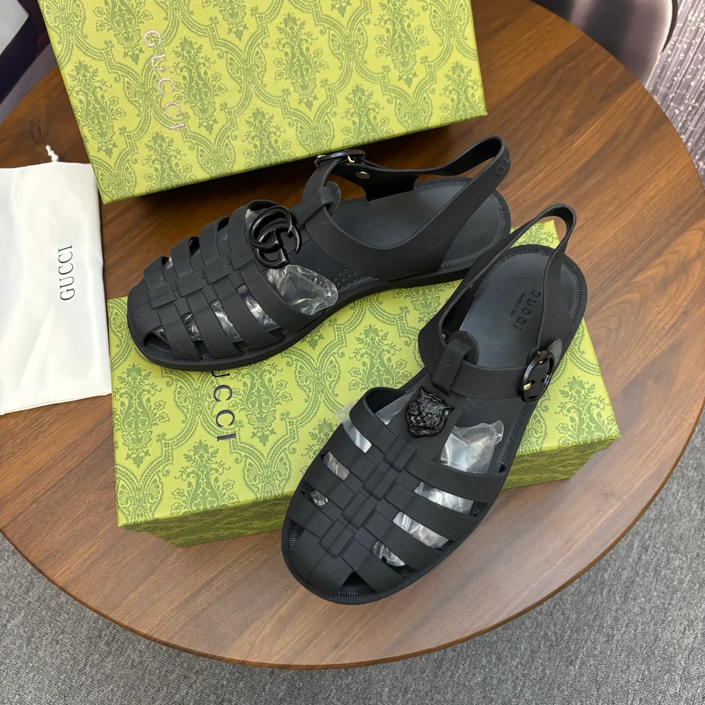 Men's shoes 260💰 [Gucci] Counter quality, top-quality original goods, real photos! Original TPU material, fine workmanship, comfortable; genuine 1:1 replica Size: 36 ~ 46